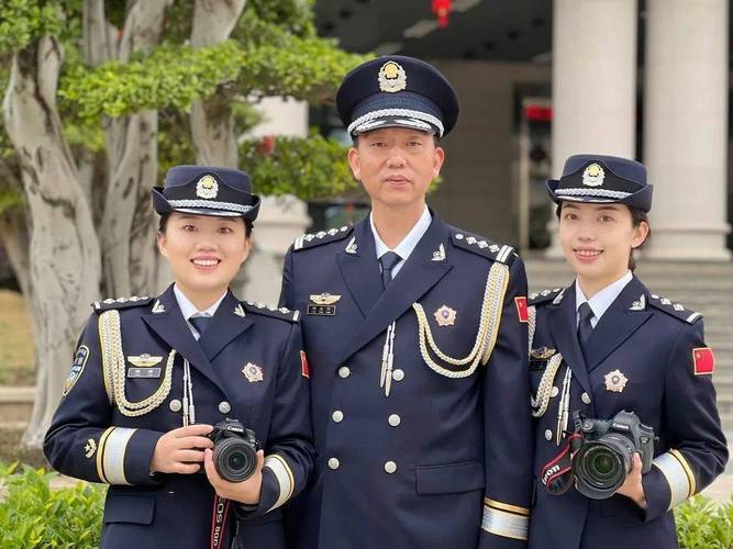 警察节特辑⑦你穿警礼服的样子最闪耀