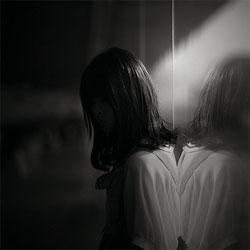 流泪头像女生伤感头像