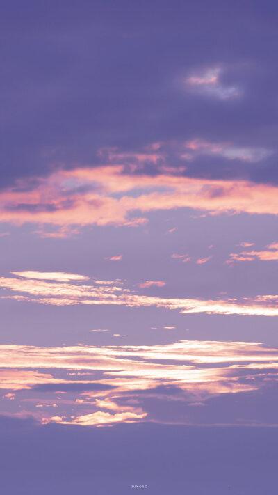 " 夏天有梅子味的晚霞和两三颗啤酒味的星 " #紫色系壁纸##风景壁纸