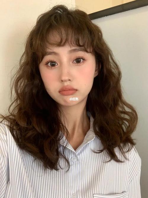 秋冬甜美卷发慵懒法式烫_卷发_法式风格_烫发_法式烫发_文艺_美美攻略