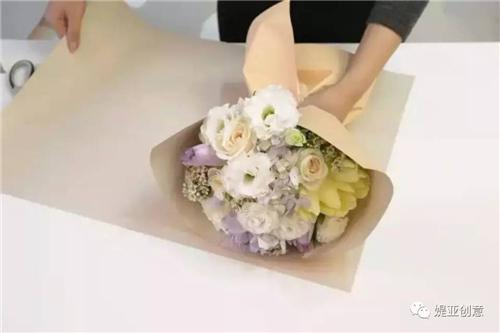 花束包装:轻巧感圆形花束包扎示范