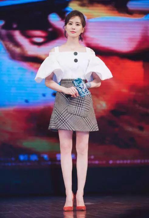 刘诗诗一身牛仔衣穿成五五身材网友她这身高根本撑不起来