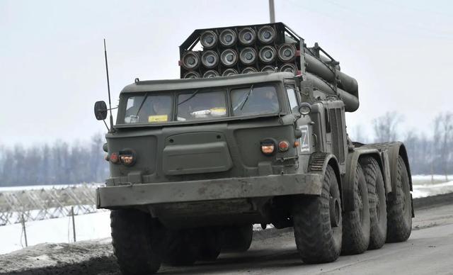 龙卷风和飓风齐上阵冷战老兵当先锋价廉物美的bm27火箭炮