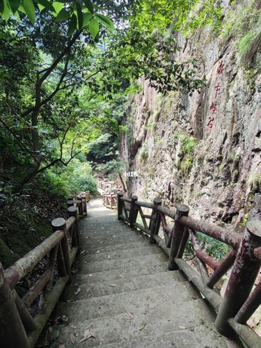 义乌东阳周边游松瀑景区_瀑布_周边游_徒步_裙子_摄影