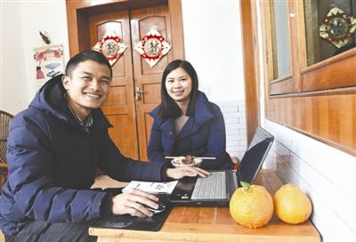 陈诗远在电脑上接订单