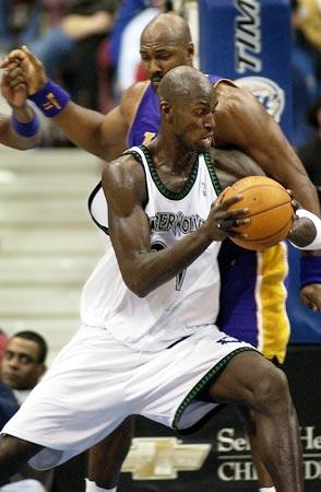 图文-[nba]湖人86-96森林狼 狼王马龙纯肌肉对话