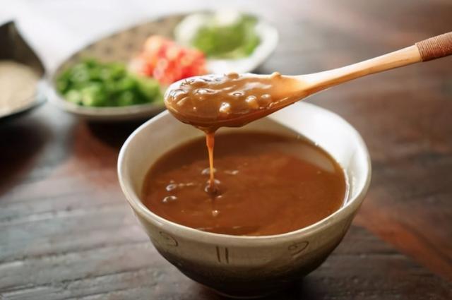 稀释芝麻酱到底是用热水还是冷水?用错了水,口感会差很多