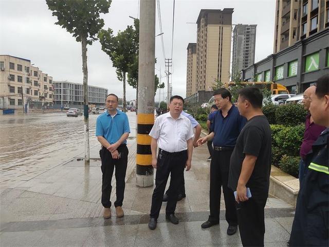 菏泽市东明县县委常委,副县长苑涛实地检查城市防汛和