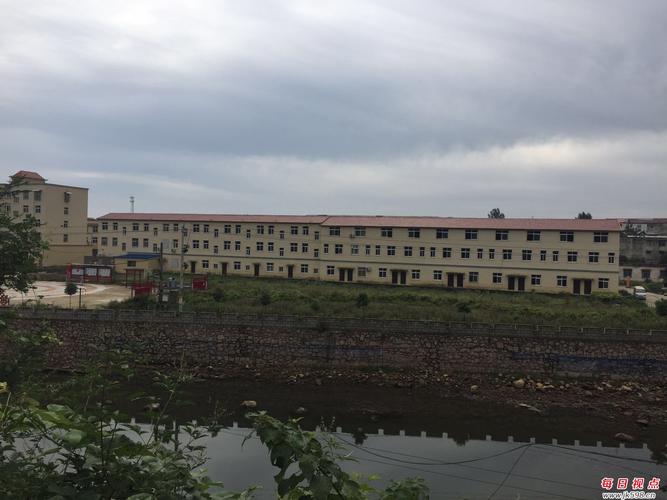 河南信阳浉河港镇南湾上游水淹区保护小产权房遍地开发做后盾