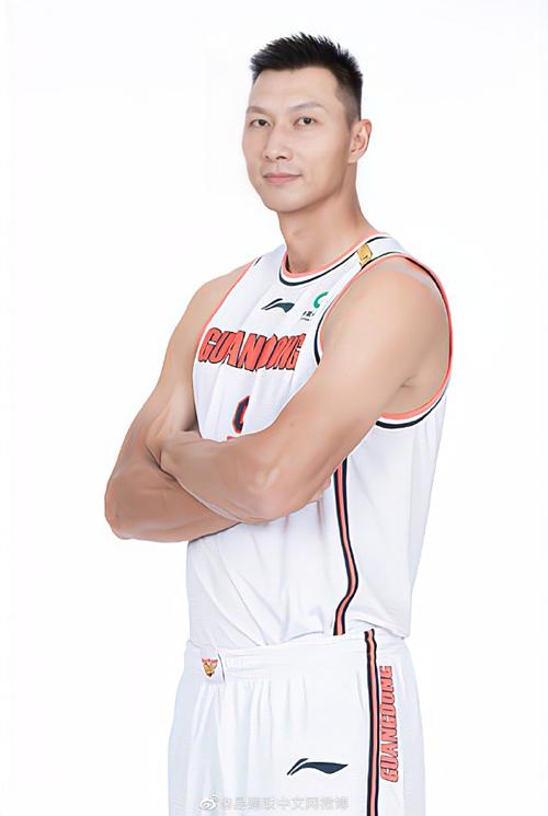 cba新赛季写真 | 易建联个人6p