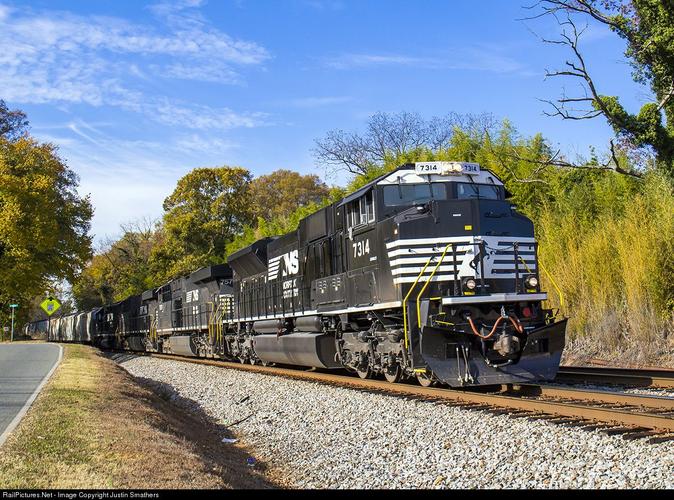 【科普】"黑马"美国诺福克南方铁路sd70m-2型和sd70ace/u/c型内燃机车