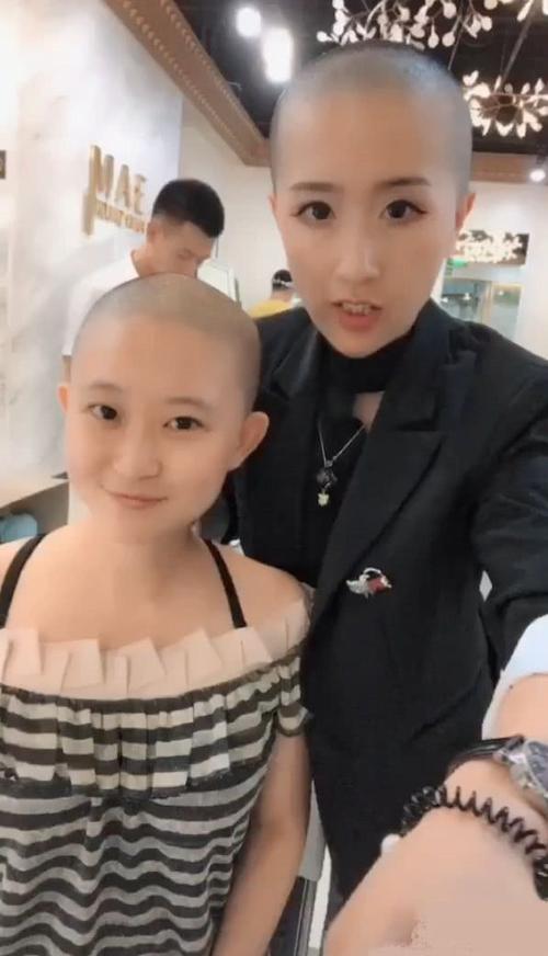 剃光头,网友:第一次见到光头比有头发好看!