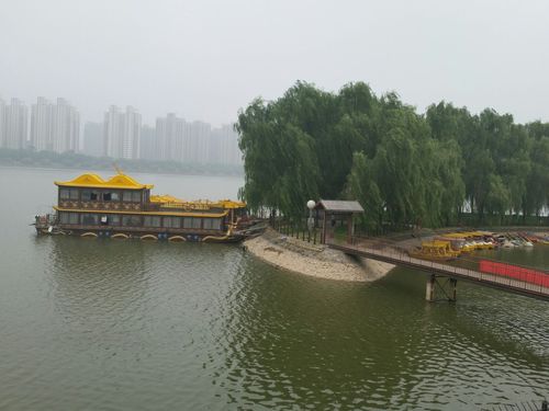 美丽的洛浦公园,就是一首无言的诗,是一幅令人百看不厌的画卷.