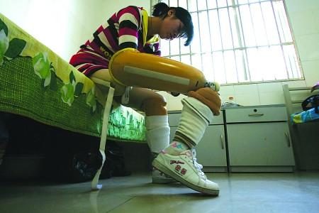 截肢女孩不堪父亲虐待躲救助站 欲当残疾运动员
