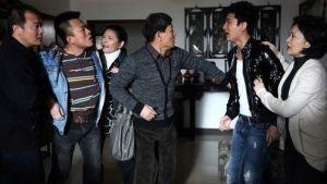 霍耀庭被台裏的领导急急忙忙叫回到台裏,原来是新闻频道的实习生李