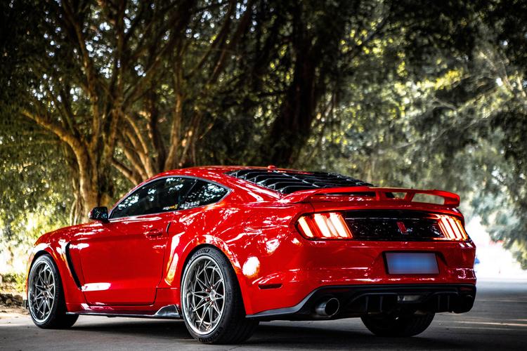 美国福特野马mustang(参数|图片)是一台双门轿跑,在国内市场非常受