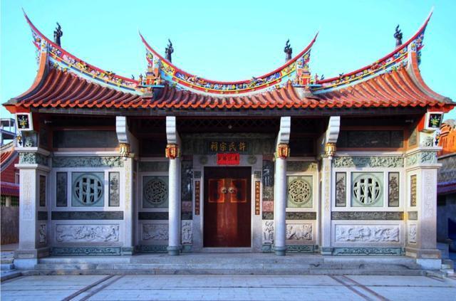 一座座古厝,门楣窗框,砖木墙石巧饰浮雕,红砖古厝,鎏金闽南!