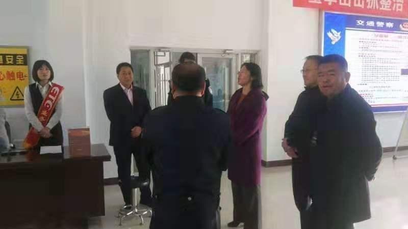 五原县政府副县长詹美一行调研etc发行应用工作