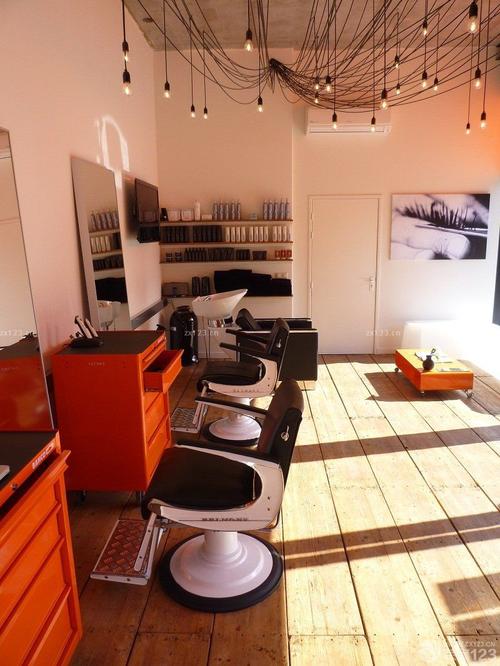 美发店内部白色墙面装修效果图片