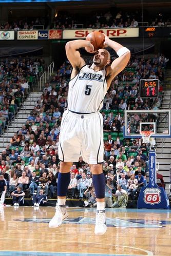 布泽尔空位跳投