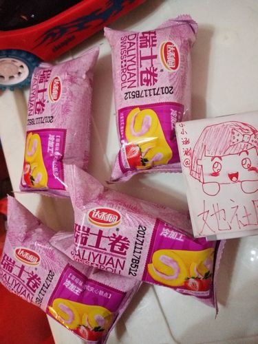 达利园瑞士卷儿.小孩子就喜欢这个草莓味的.