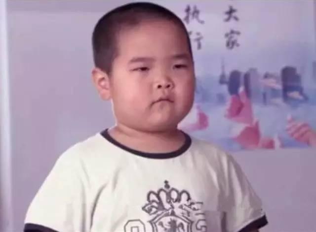 中国表情包男孩谢飞机长大了!敦实大男孩眼睛还是原来