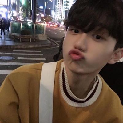 干净阳光暖男风的qq男生头像 阳光缓缓弥漫整个午后