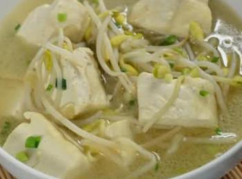 黄豆芽炖豆腐生菜鸡丝生菜豆皮汤