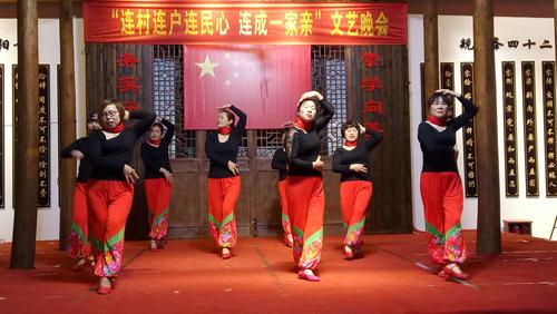 新春佳节之际,农村精彩的联欢晚会