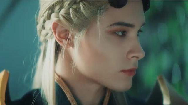 俄罗斯美男子利路修cos《剑与远征》走红,精灵王子大片感十足