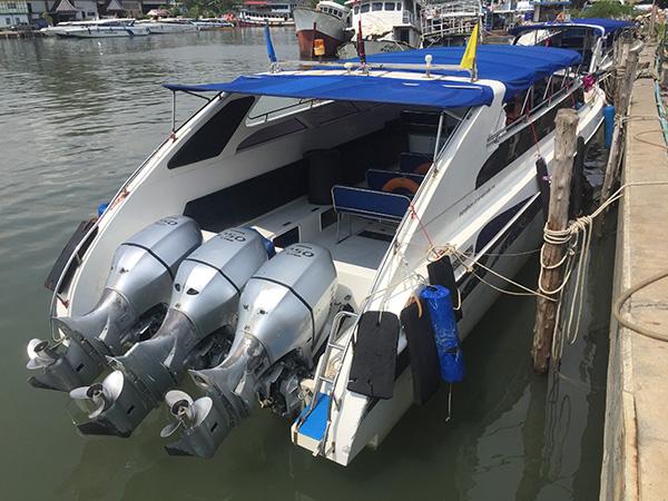 和出事快艇构造相似的快艇,三个发动机.