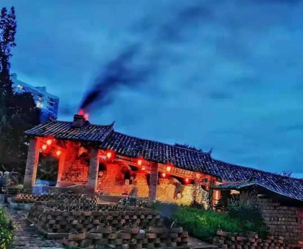 华宁县碗窑村:党建为笔陶作画 绘就多彩小康卷