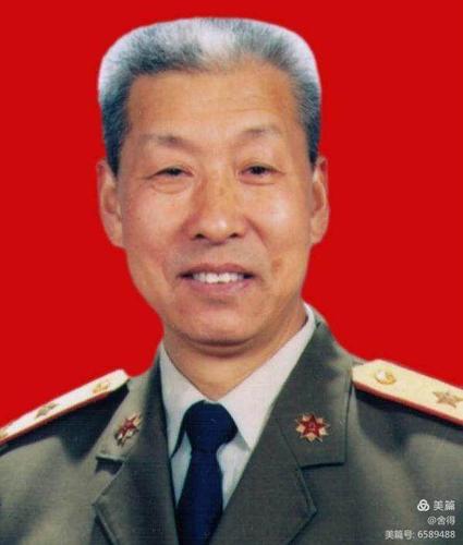 1988年,王育华将军调任炮兵指挥学院任训练部部长.