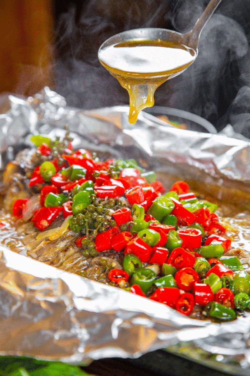 招牌锡纸包鱼!30多种上等材料腌制入味,皮脆肉嫩!68元