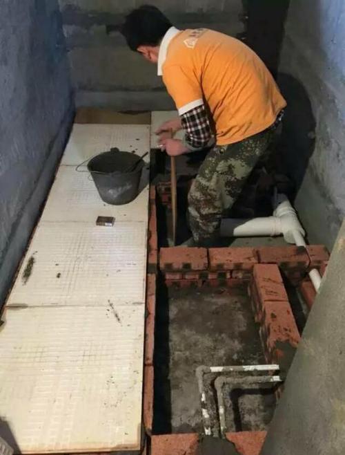 卫生间做回填还是做架空?老师傅句句良心话,这种20年也不漏水
