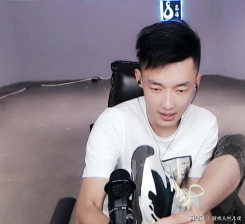 虎牙主播抽奖不发粉丝却喜笑颜开 五千元现金欠条让粉丝忍俊不禁