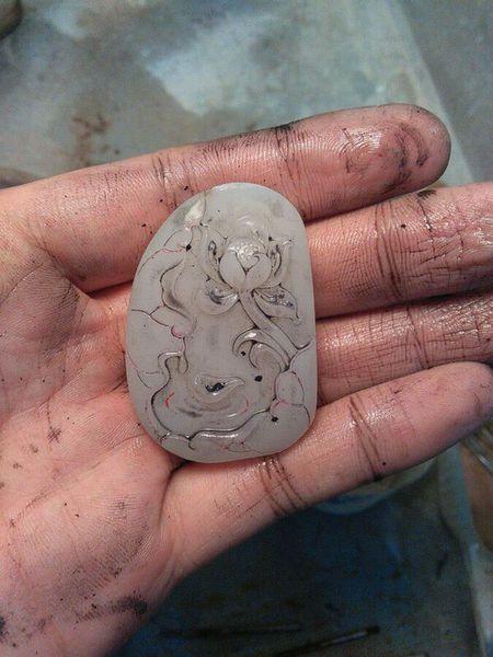 怎样雕刻玉石荷花图