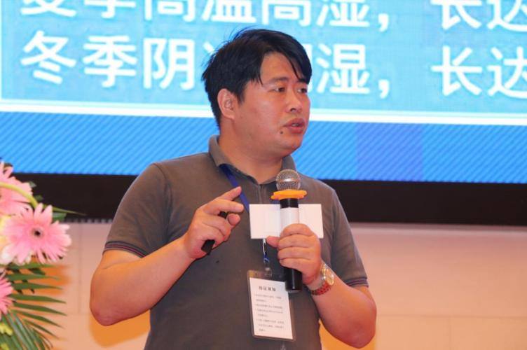 暖通吧跨企业培训中心总经理李大为进行两联供主题分享
