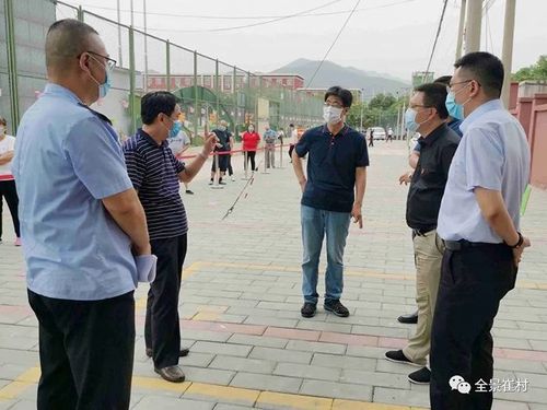 (崔村镇党委书记冉灏同志,崔村镇镇长曾文涛同志到现场检查指导)