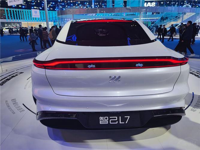 2021上海车展智己l7亮相一来就是高起点