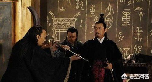人或谗种且作乱,越王乃赐种剑曰:"子教寡人伐吴七术,寡人用其三而败吴
