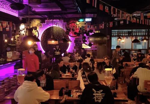 实地调查海伦司:小酒馆冲击ipo,"夜间星巴克"的天方夜