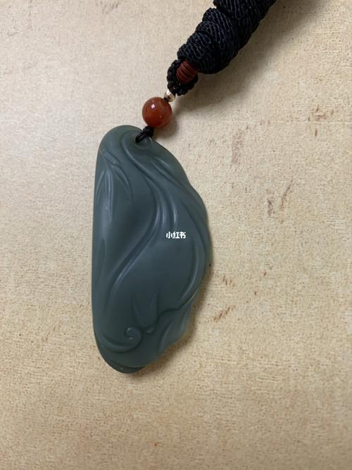 沙枣青_和田玉籽料_新疆和田玉籽料_时尚_配饰