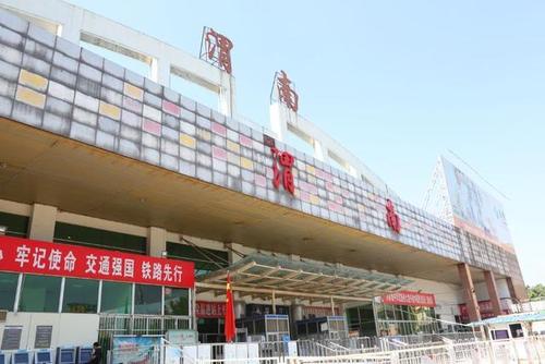 甘肃天水渭南镇火车站途经公交车路线乘坐点及其运行