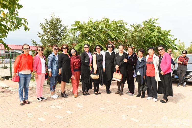 绥化三中77届校友"相约金秋 休闲养生"午餐联谊会在阳光庄园举行