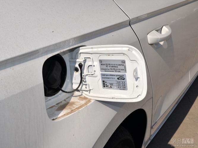 大众宝来 2017款 1.6l 手动两百万辆纪念型--油箱盖开启 / 97