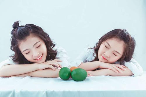 摄影师康康的儿童摄影作品《姐妹照》