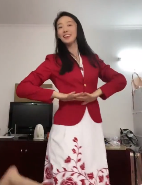 击剑冠军孙一文晒跳舞视频打扮起来不输明星小蛮腰真让人羡慕