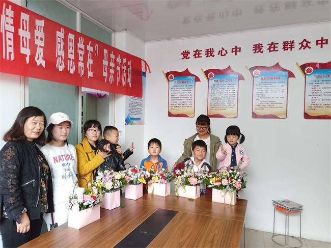 牌楼社区开展党建引领"浓情母爱,感恩常在"母亲节活动