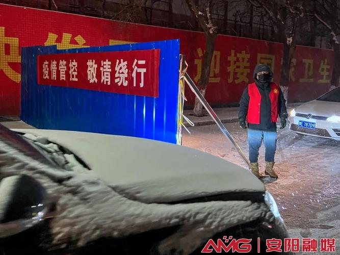 新华社丨河南安阳雪天防疫忙配送不停歇